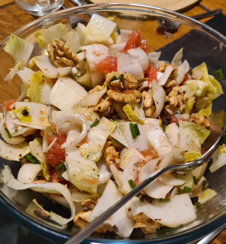 A salad with chicory, grapefruit and walnuts